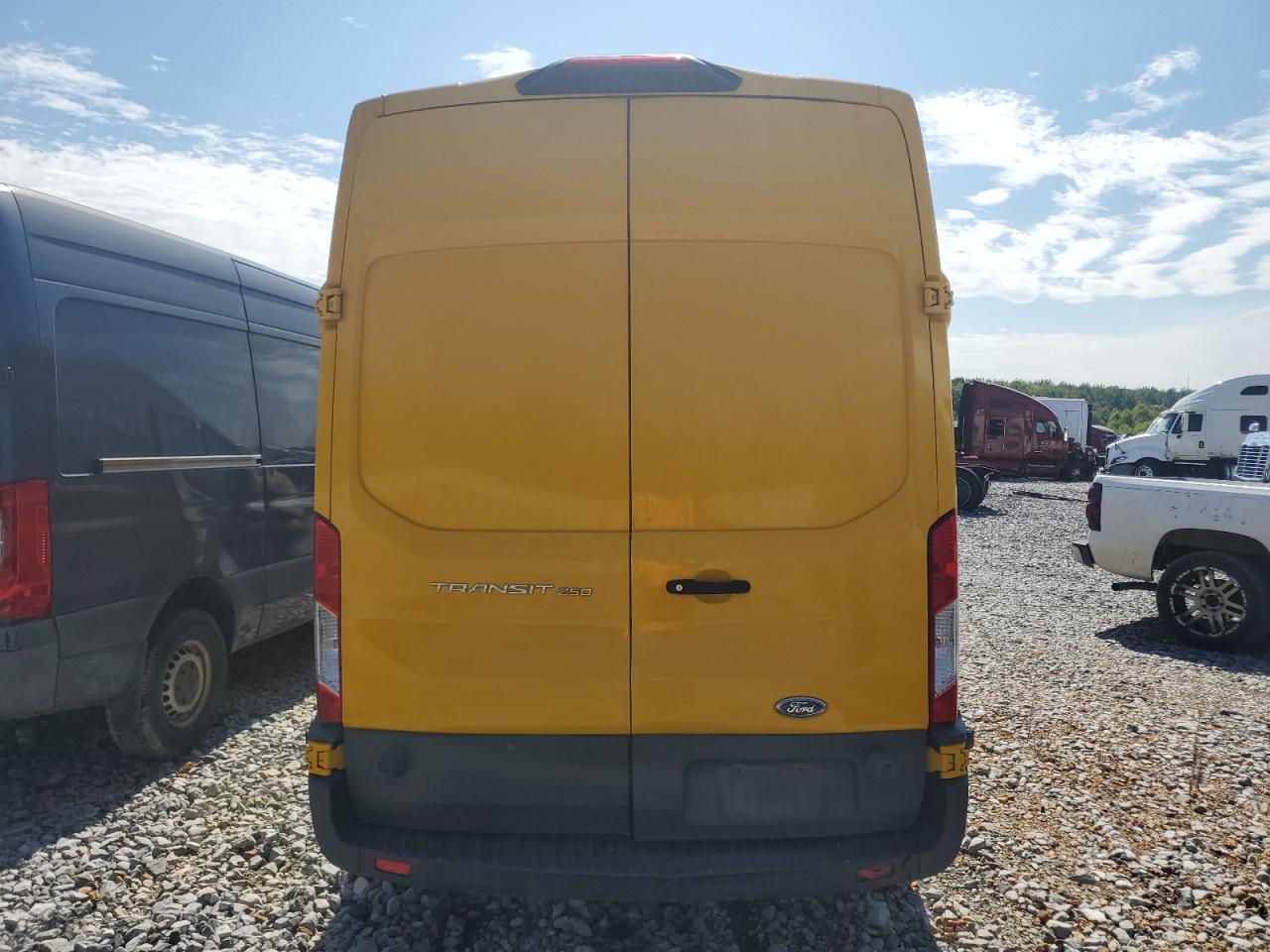 2018 Ford Transit T-250 VIN: 1FTYR2XM4JKA64013 Lot: 81253925