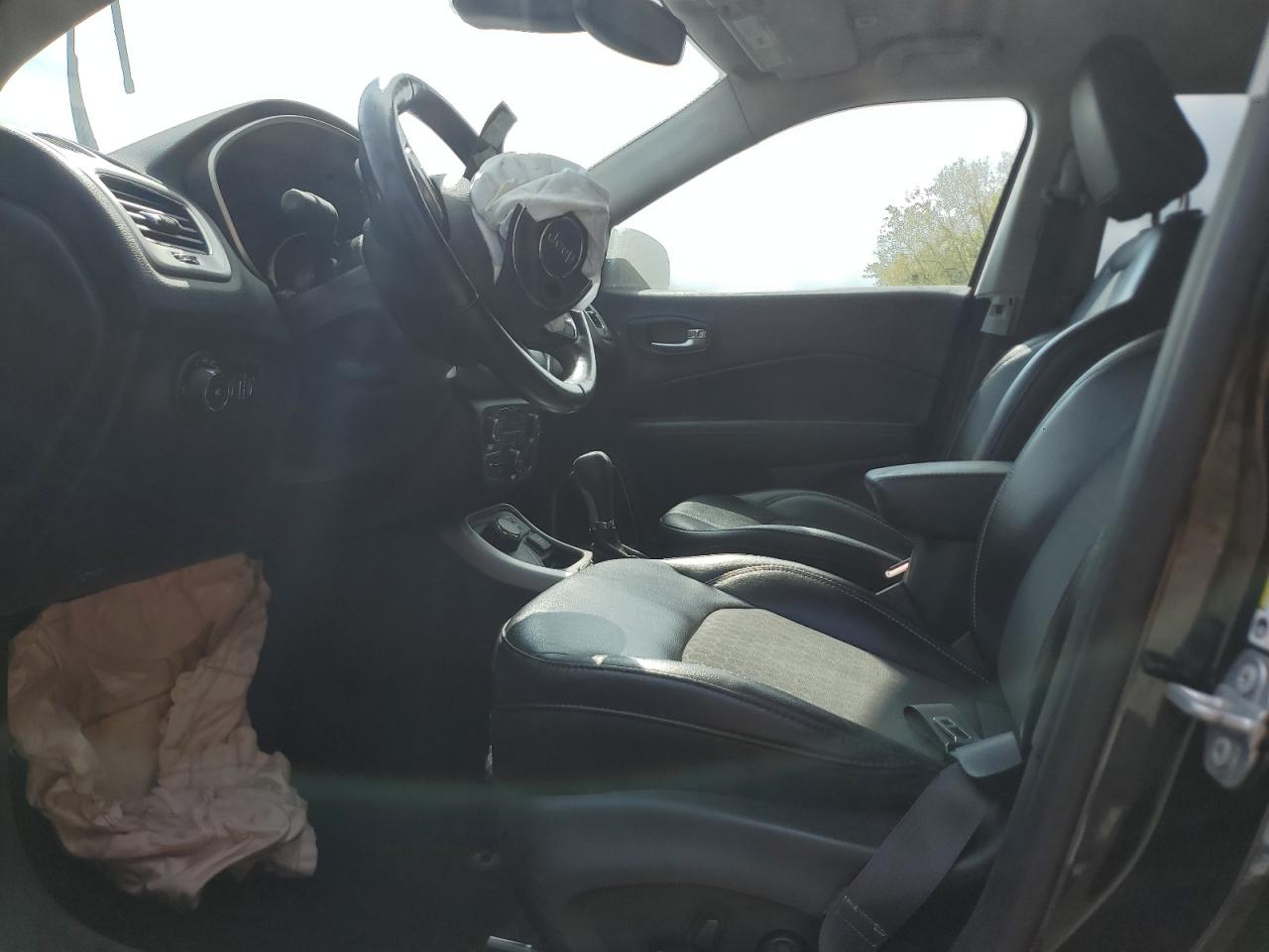 2019 Jeep Compass Latitude VIN: 3C4NJDBB8KT593654 Lot: 82134365