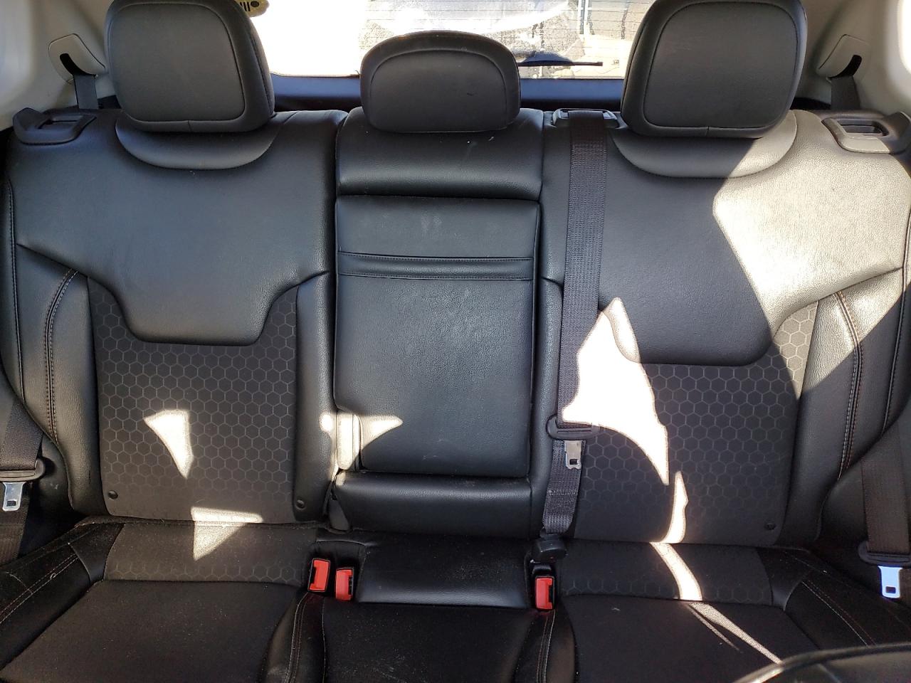 2019 Jeep Compass Latitude VIN: 3C4NJCBB0KT699400 Lot: 70591525