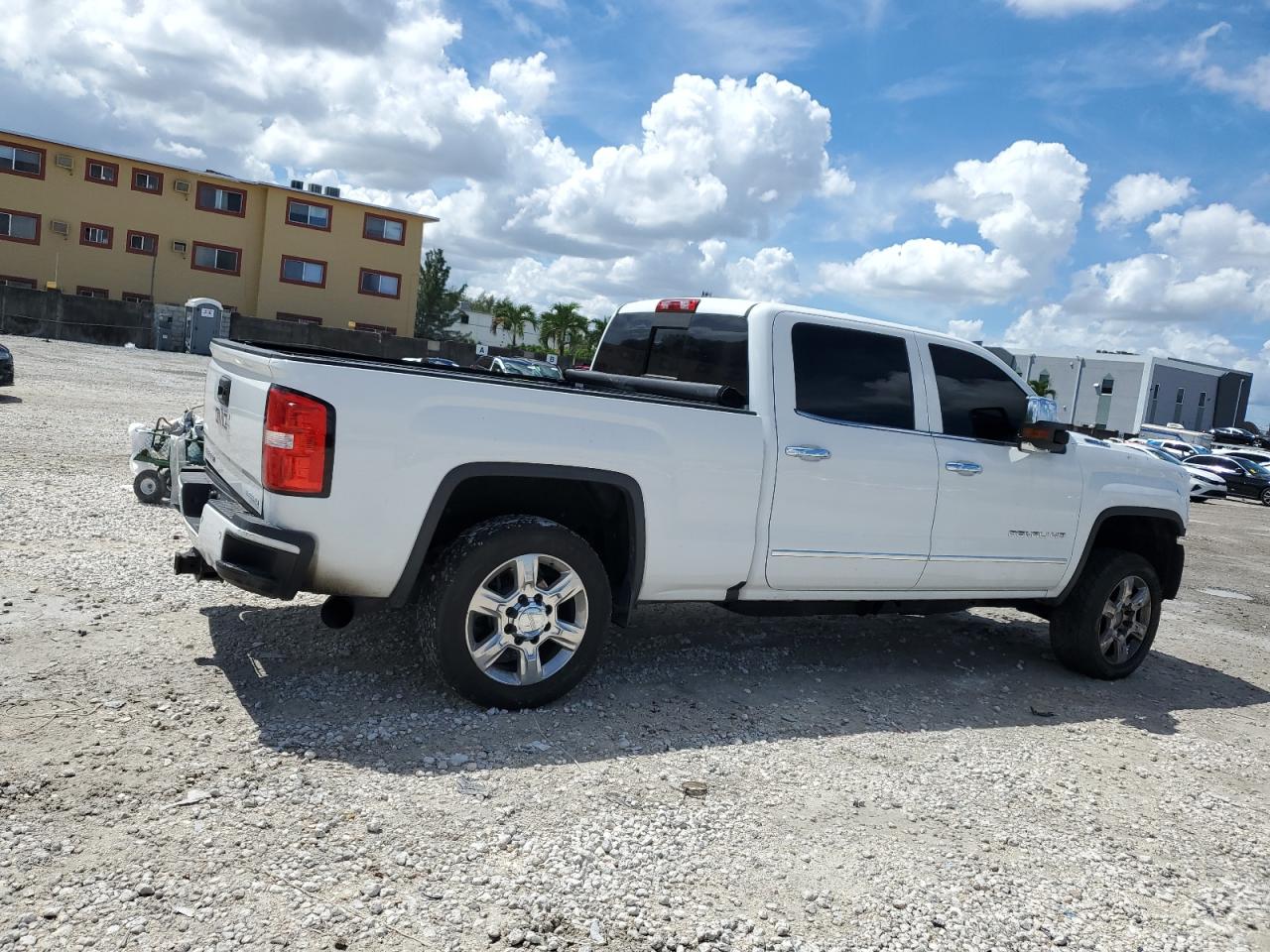 2017 GMC Sierra K2500 Denali VIN: 1GT12UEY2HF174147 Lot: 81465625