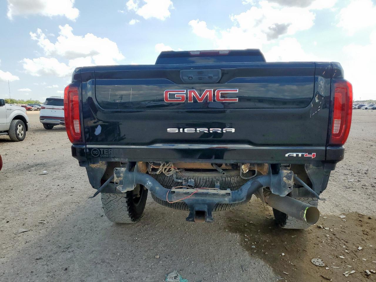 2022 GMC Sierra K2500 At4 VIN: 1GT49PEY6NF100235 Lot: 80583005