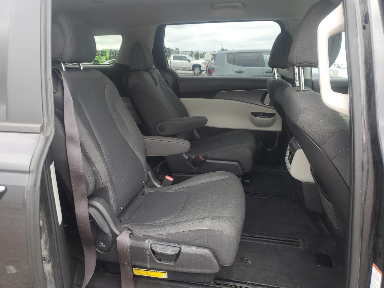 2022 Kia Carnival Lx VIN: KNDNB4H3XN6187337 Lot: 83984565