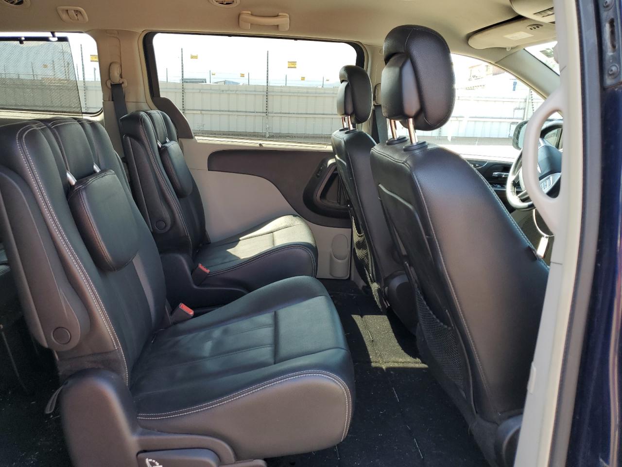 2016 Chrysler Town & Country Touring VIN: 2C4RC1BG3GR120664 Lot: 70423995