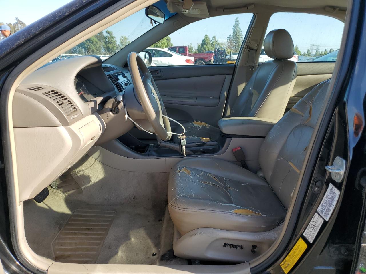 2002 Toyota Camry Le VIN: 4T1BF30K02U006589 Lot: 81859005