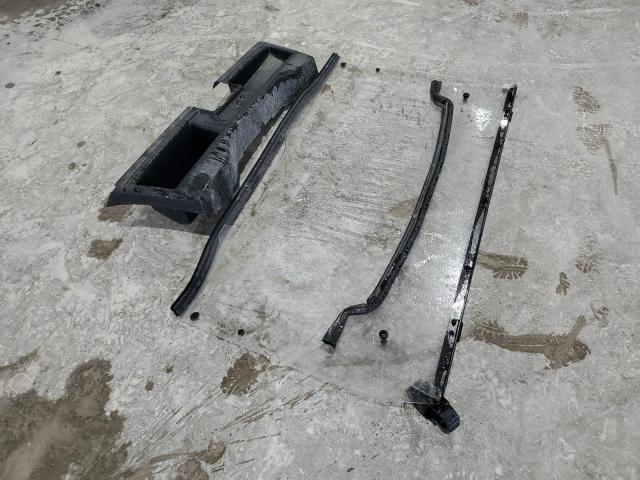 2024 JOHN DEERE XUV825M  