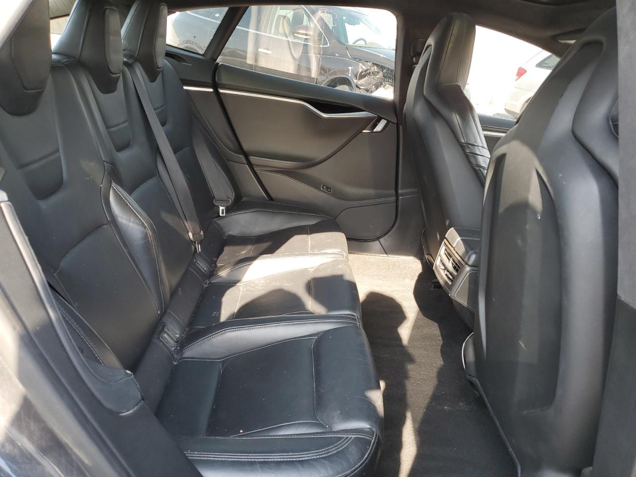 2015 Tesla Model S 85 VIN: 5YJSA1H15FF081144 Lot: 72055415