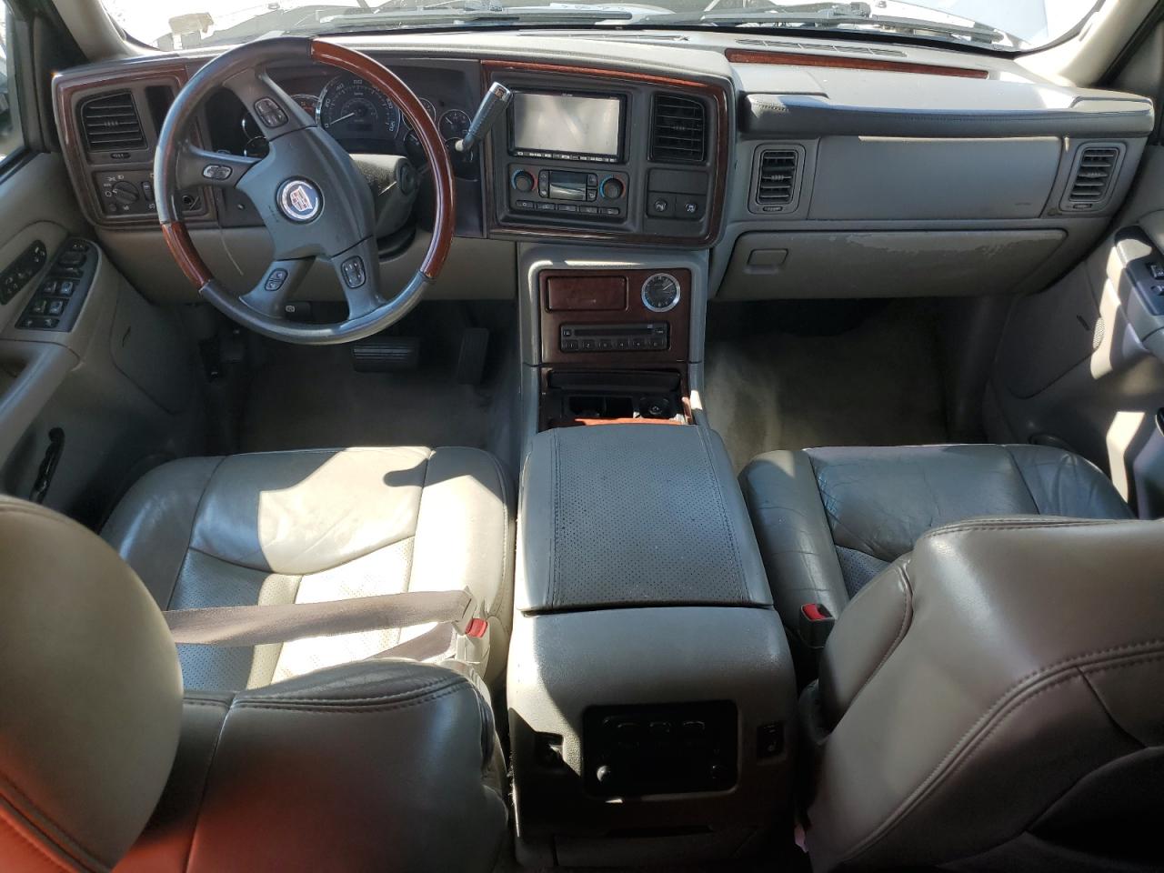 2005 Cadillac Escalade Luxury VIN: 1GYEK63N05R201629 Lot: 81021425