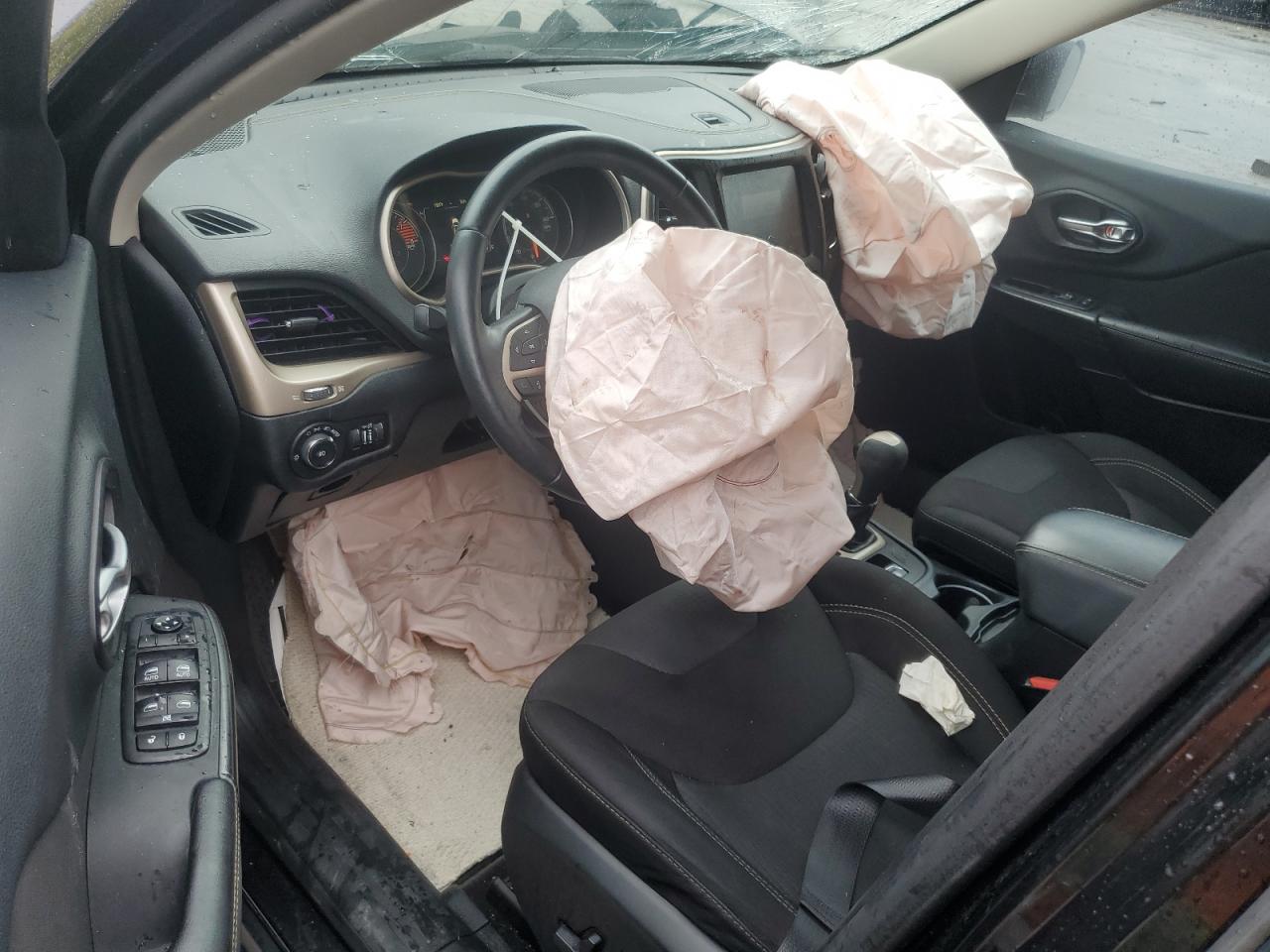 2016 Jeep Cherokee Latitude VIN: 1C4PJMCS8GW251744 Lot: 81671595