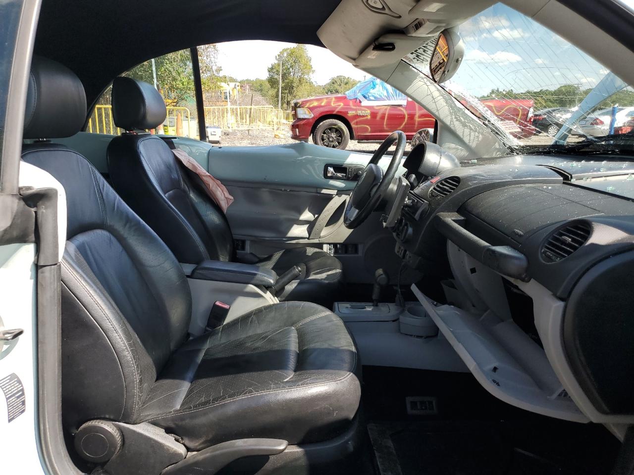 2005 Volkswagen New Beetle Gls VIN: 3VWCD31Y25M306142 Lot: 80071575