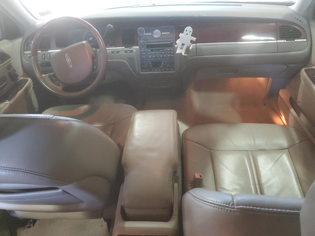 2005 Lincoln Town Car Signature Limited VIN: 1LNHM82W35Y613371 Lot: 71166885