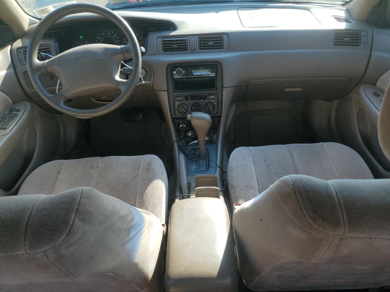 1999 Toyota Camry Le VIN: JT2BG22K2X0277444 Lot: 81522615