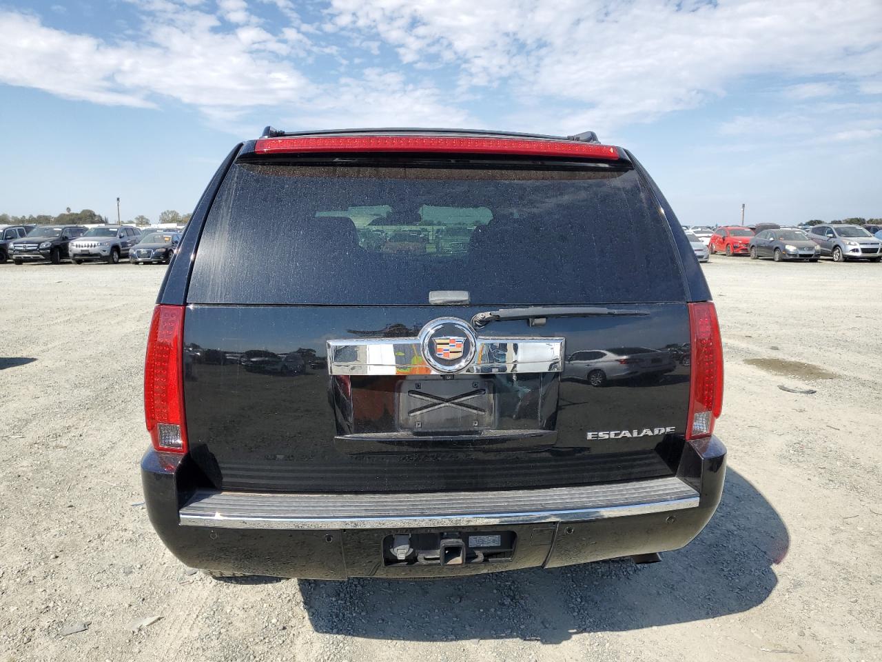2007 Cadillac Escalade Luxury VIN: 1GYFK63857R409670 Lot: 81812215