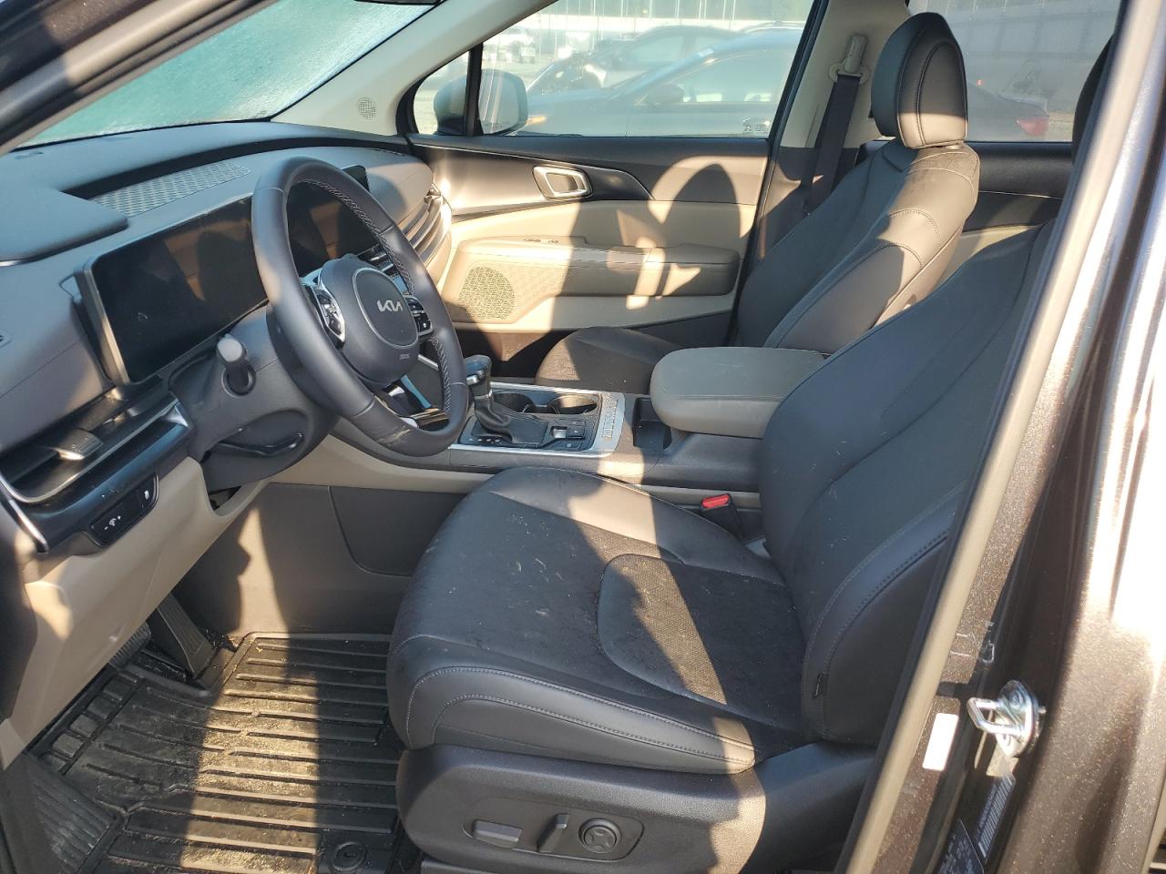 2025 Kia Carnival Lx VIN: KNDNB5K32S6540423 Lot: 81151445