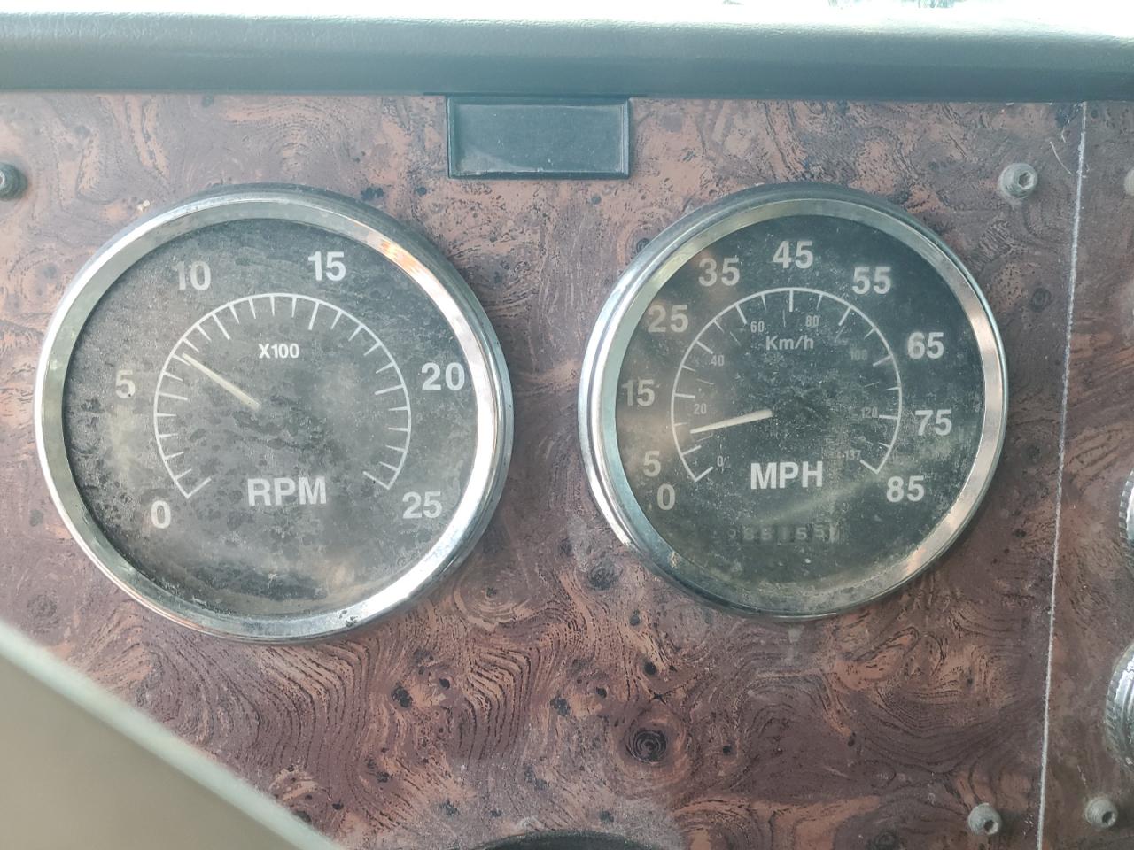 1999 International 9400 Semi Truck VIN: 2HSFHASR4XC050298 Lot: 81392315