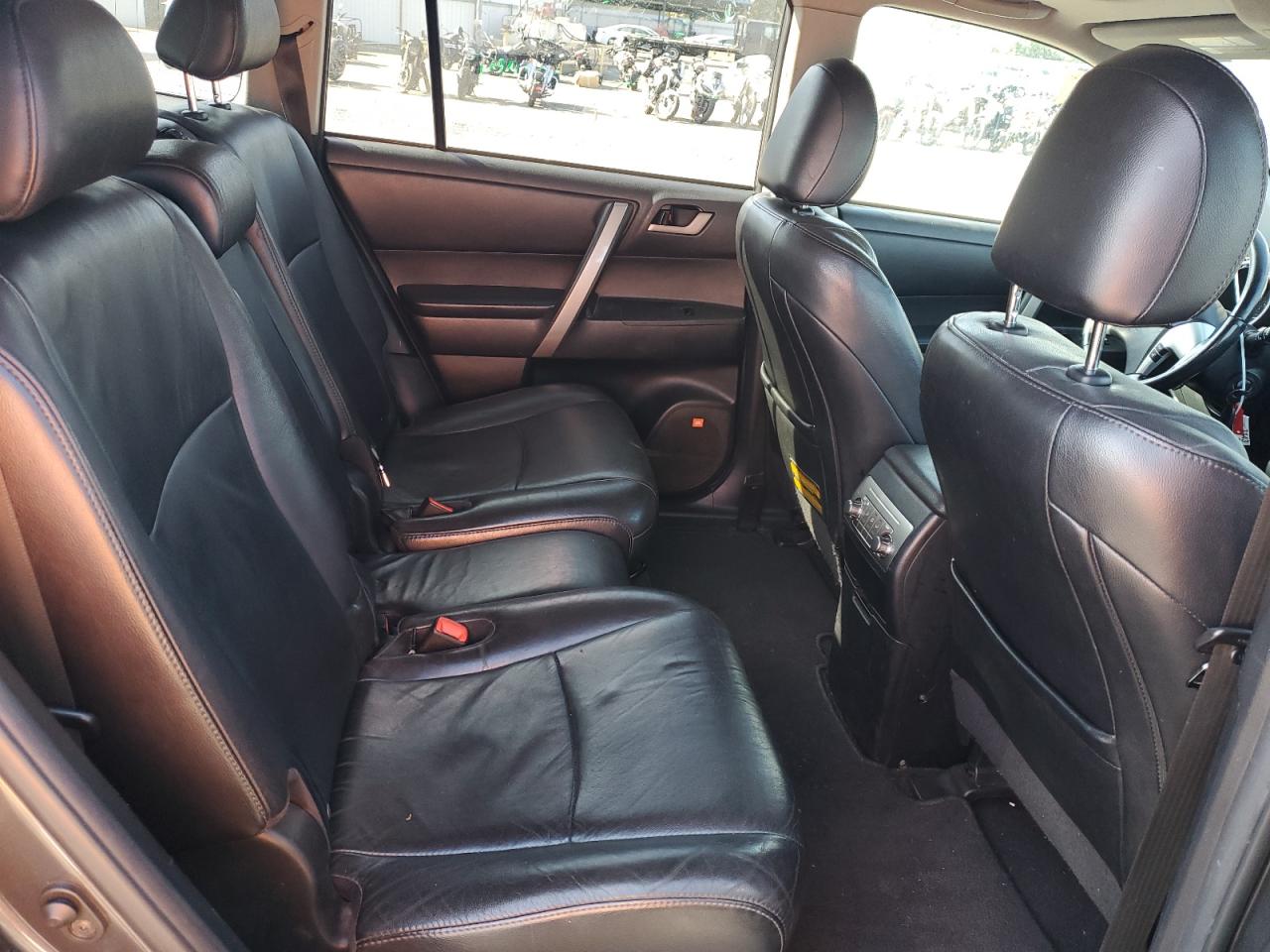 2011 Toyota Highlander Base VIN: 5TDZK3EHXBS038188 Lot: 71928245