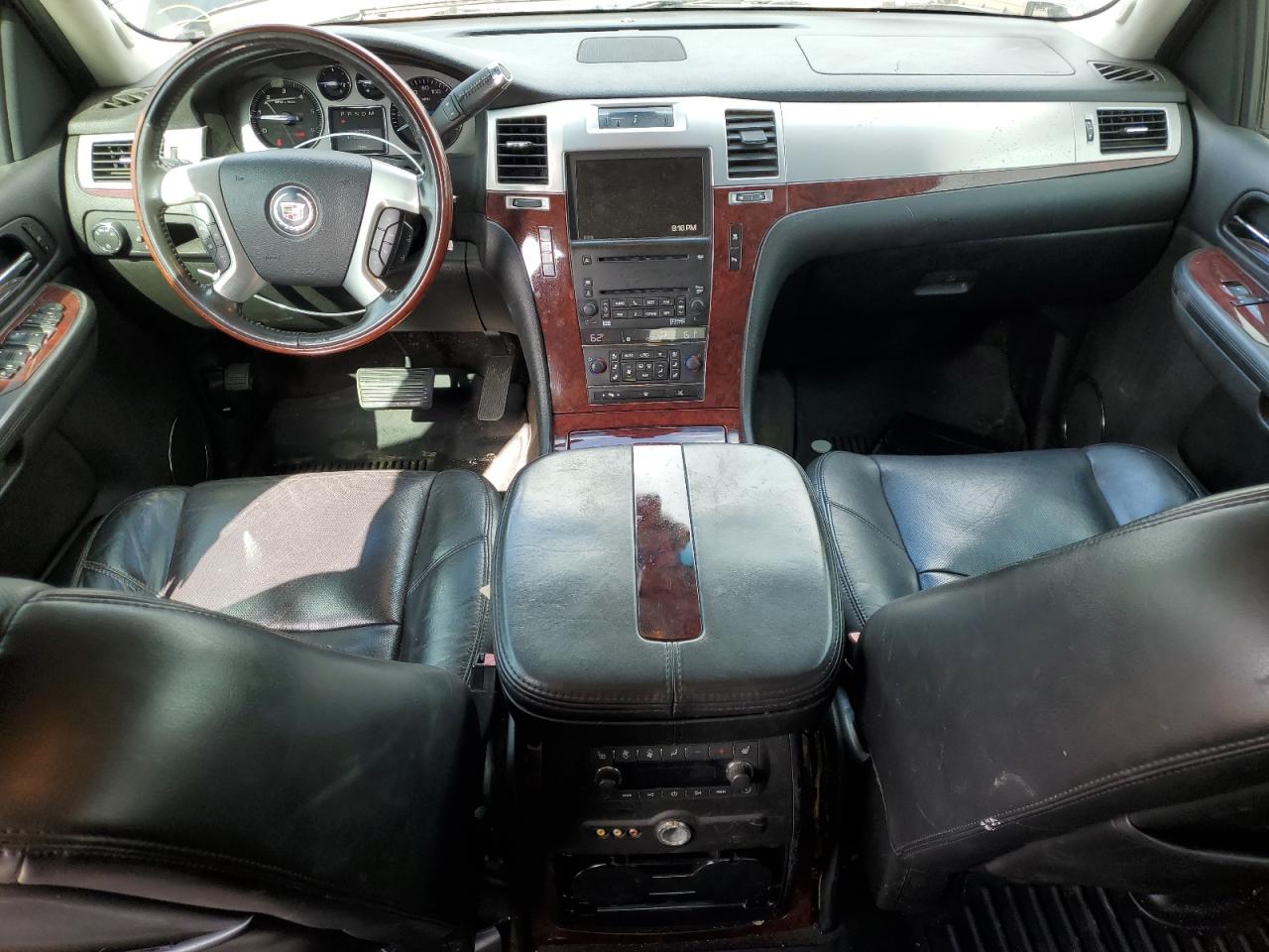 2008 Cadillac Escalade Luxury VIN: 1GYFK63858R271985 Lot: 82132985