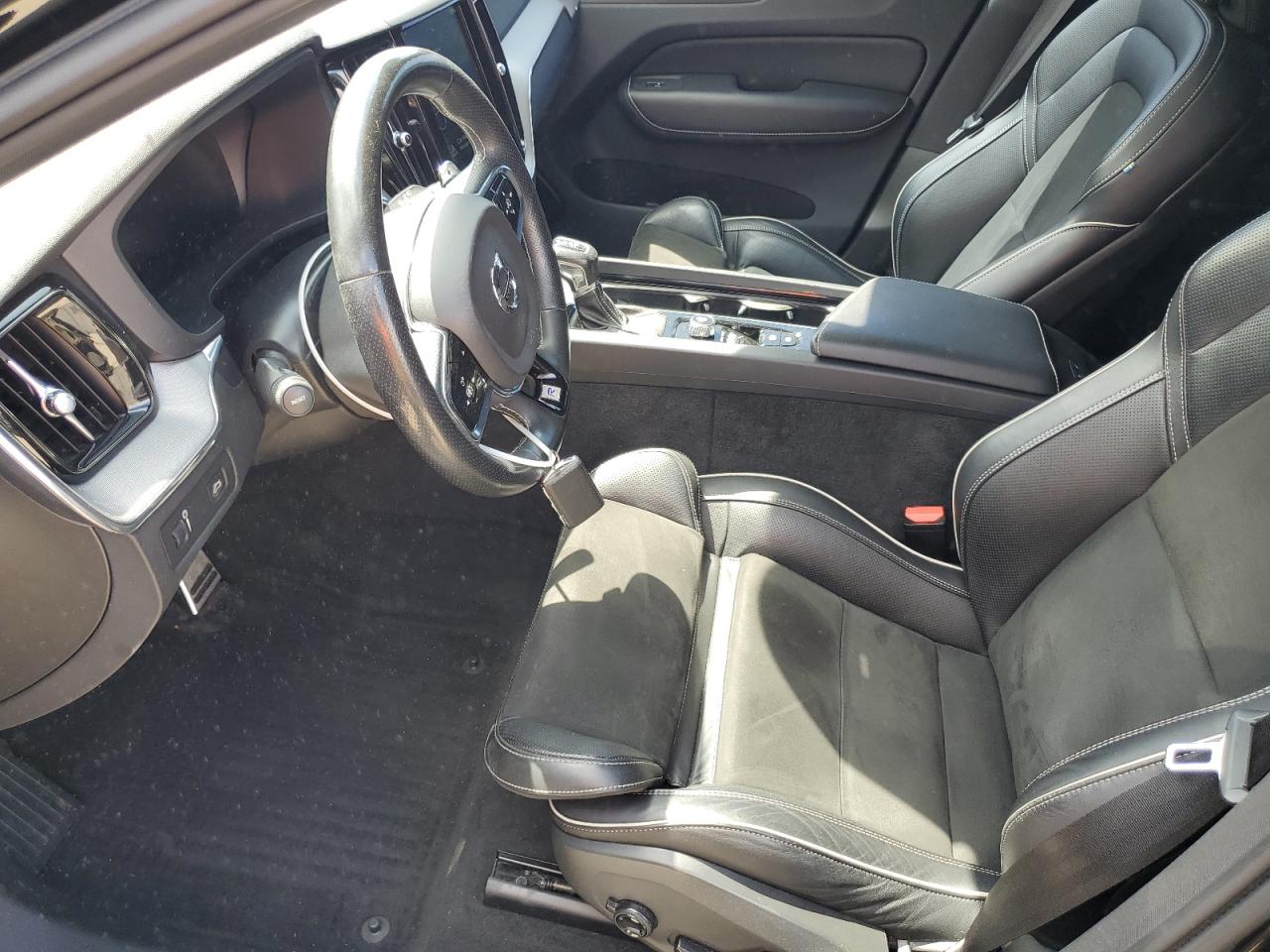 2019 Volvo Xc60 T5 R-Design VIN: LYV102RM8KB292430 Lot: 80570135