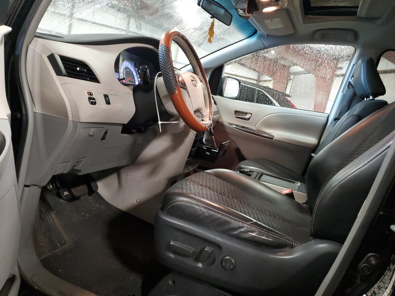 2011 Toyota Sienna Sport VIN: 5TDXK3DC0BS120847 Lot: 81500935