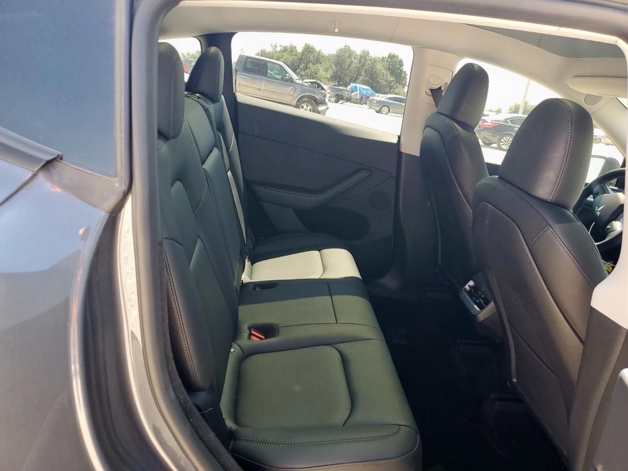 2023 Tesla Model Y VIN: 7SAYGDEE5PA204606 Lot: 72089105