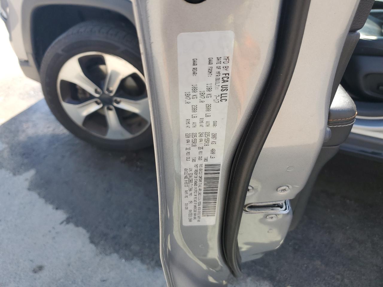 2018 Jeep Compass Latitude VIN: 3C4NJDBB3JT117004 Lot: 70420115