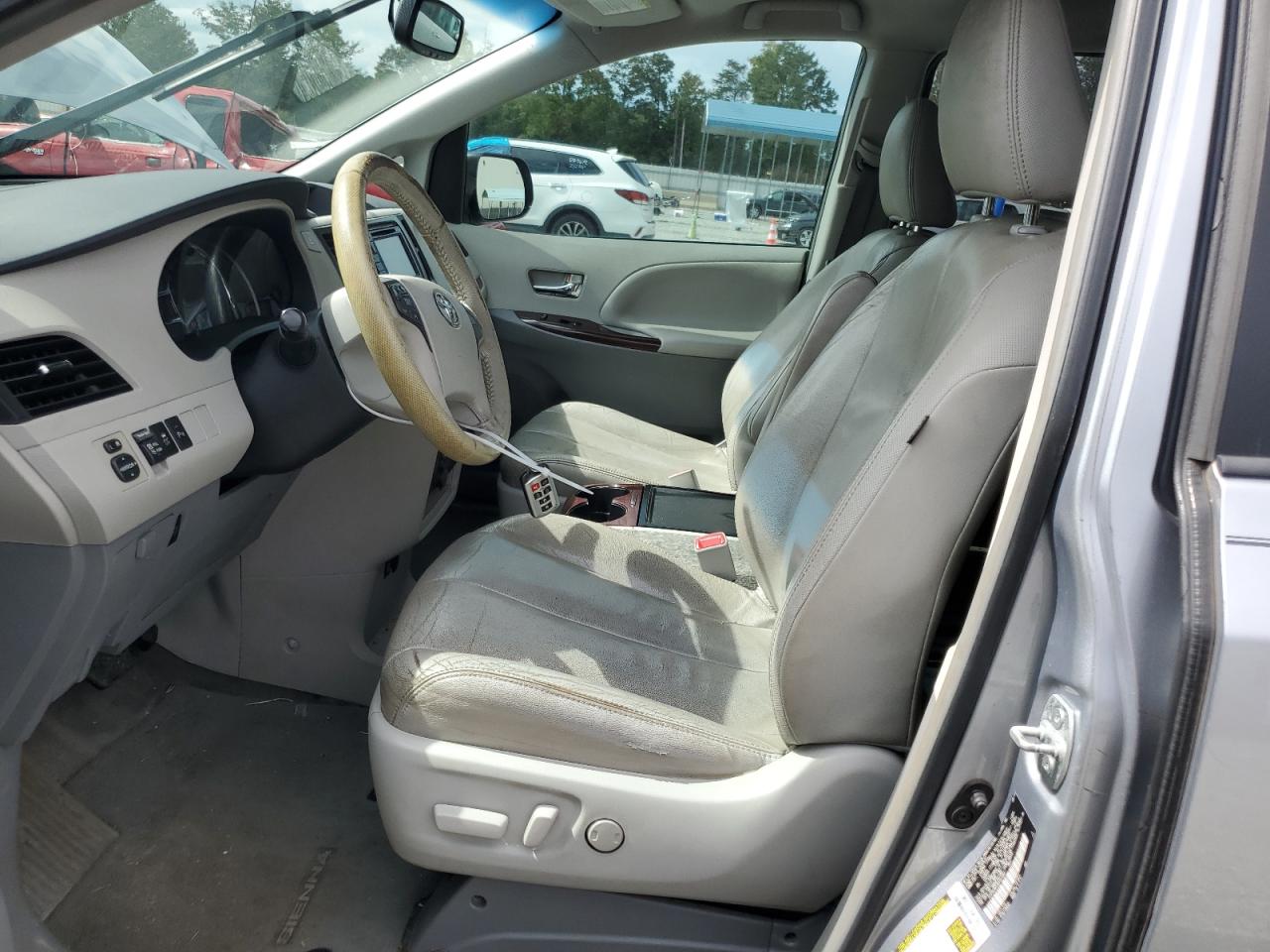 2013 Toyota Sienna Xle VIN: 5TDYK3DC0DS401067 Lot: 84659005