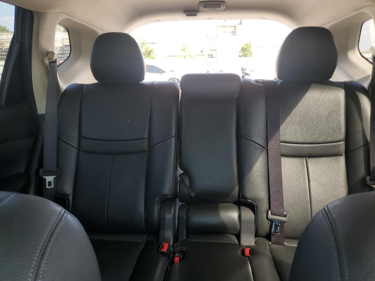 2017 Nissan Rogue S VIN: JN8AT2MT2HW399440 Lot: 81885535