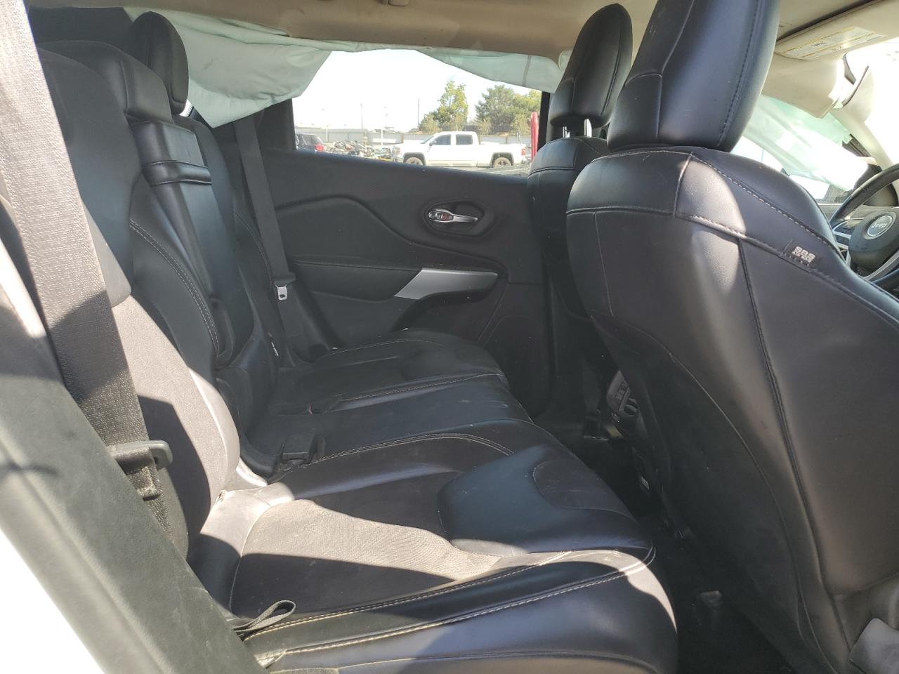 2018 Jeep Cherokee Latitude Plus VIN: 1C4PJMLX2JD506693 Lot: 81499495