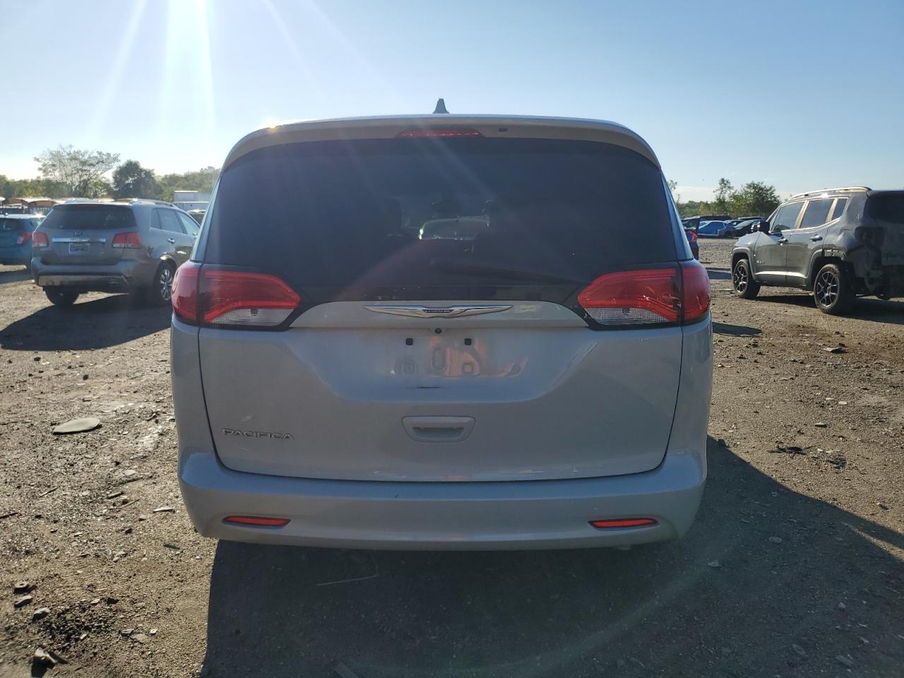 2017 Chrysler Pacifica Touring VIN: 2C4RC1DGXHR588888 Lot: 71457985