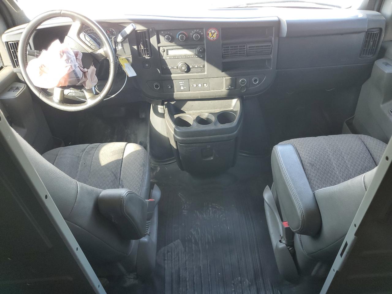 2018 Chevrolet Express G2500 VIN: 1GCWGAFG2J1179458 Lot: 84232675