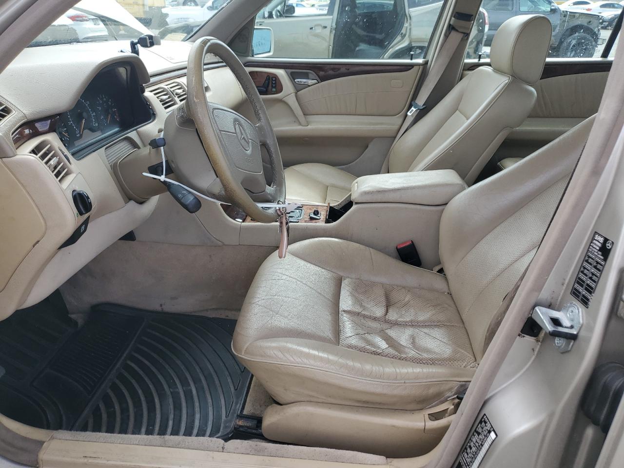1998 Mercedes-Benz E 320 VIN: WDBJF65F9WA667010 Lot: 84706445