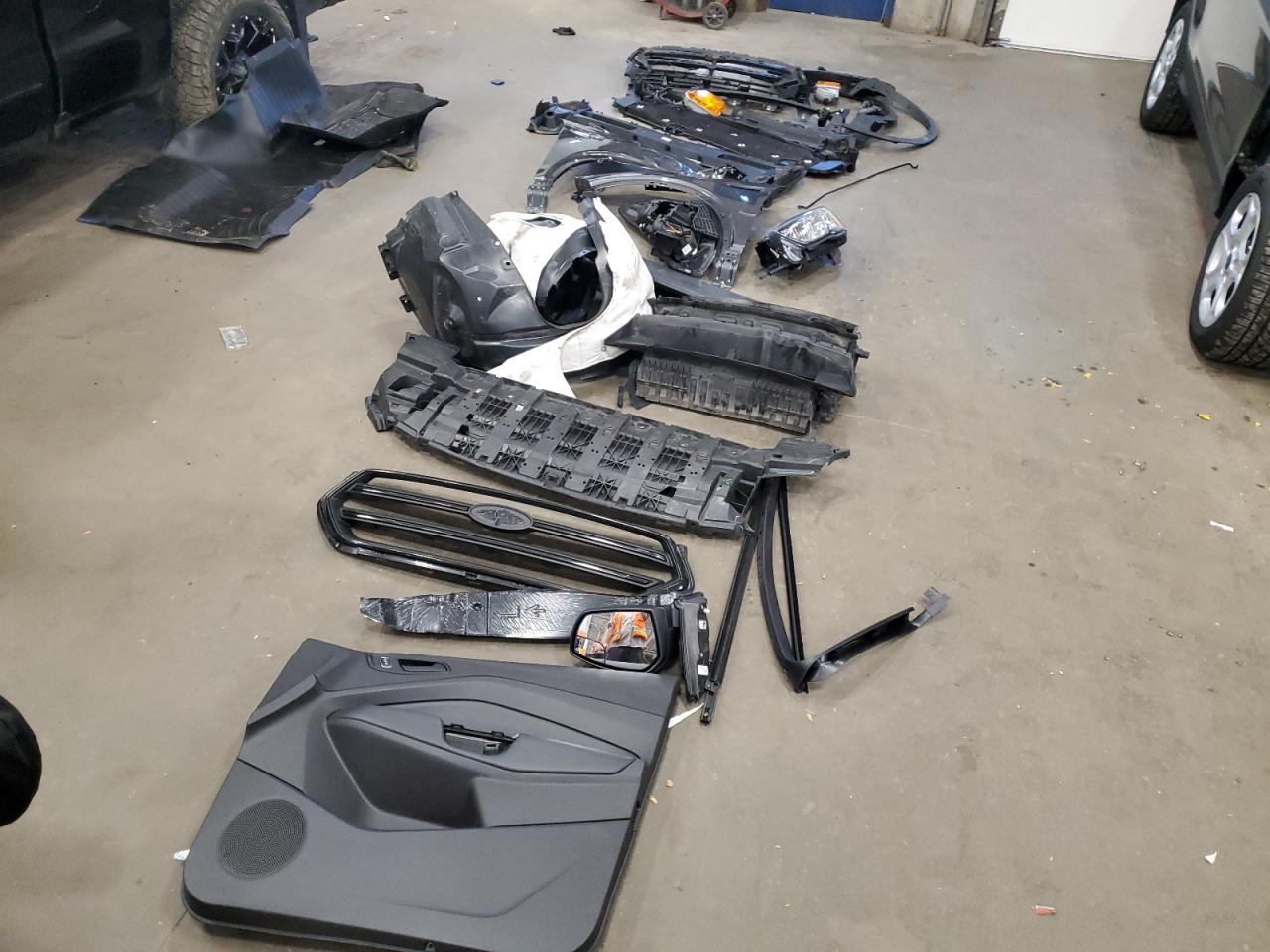 2018 Ford Escape S VIN: 1FMCU0F7XJUC80313 Lot: 81789905