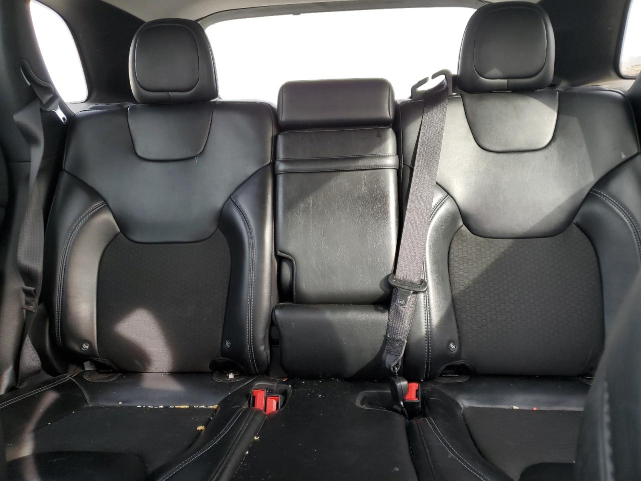 2019 Jeep Cherokee Latitude Plus VIN: 1C4PJMLX1KD104598 Lot: 80854815