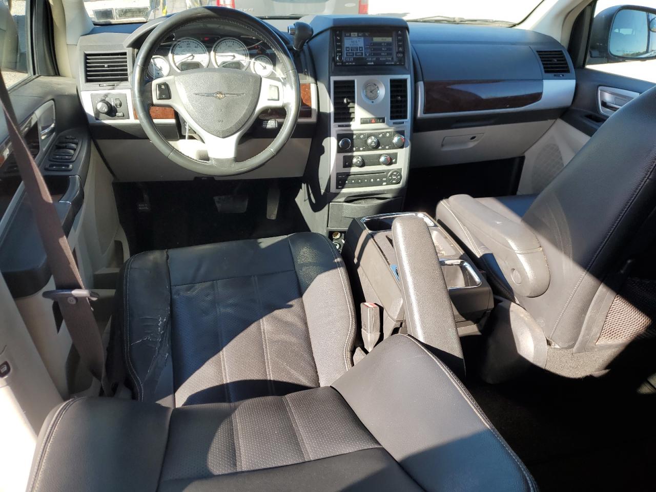 2010 Chrysler Town & Country Touring Plus VIN: 2A4RR8D13AR338489 Lot: 83876465