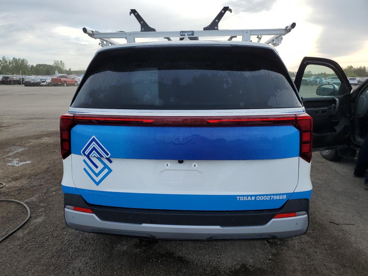 2025 Kia Carnival Lx VIN: KNDNB5K37S6520460 Lot: 70663875