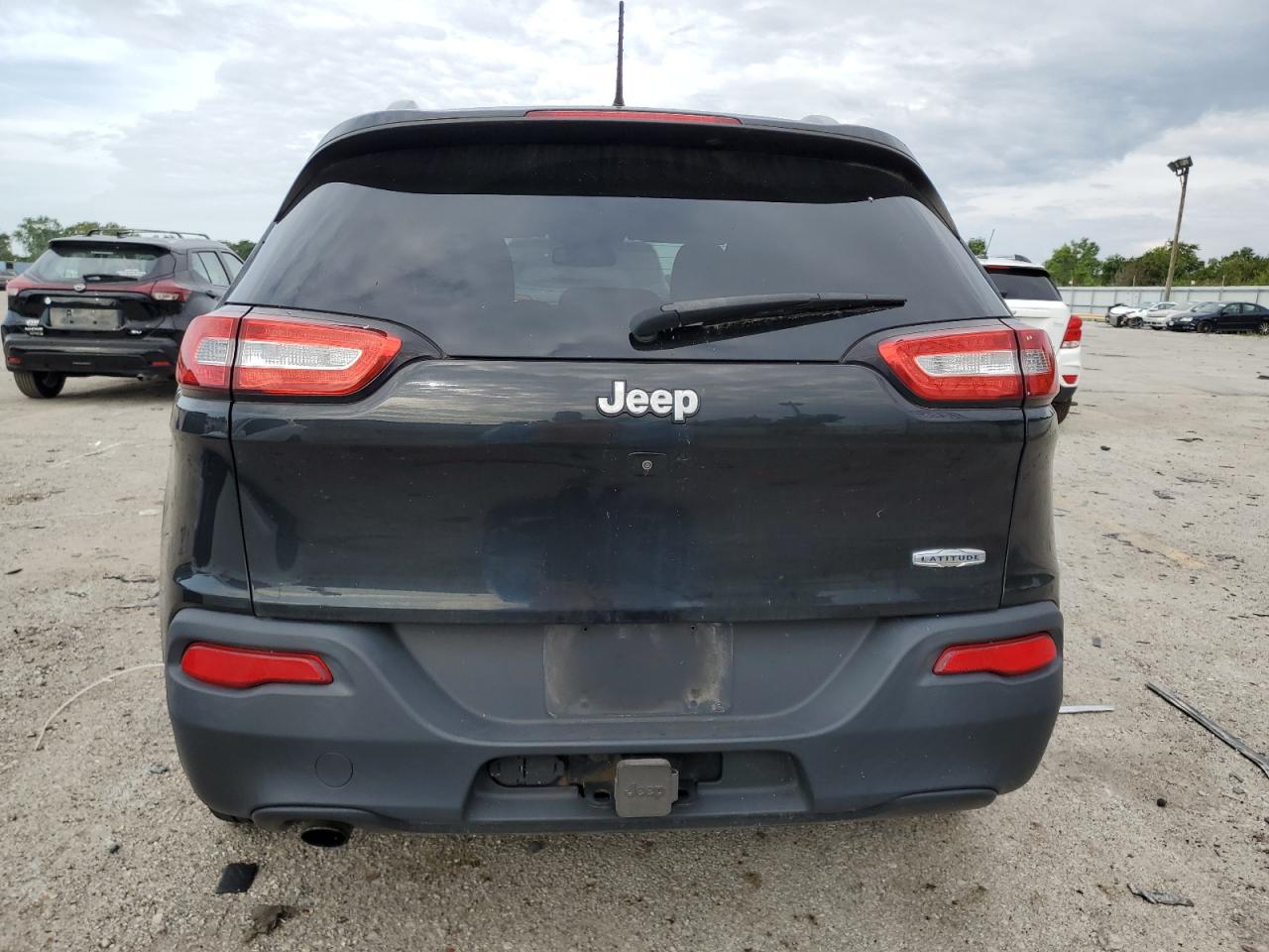 2015 Jeep Cherokee Latitude VIN: 1C4PJLCB2FW770880 Lot: 70869575