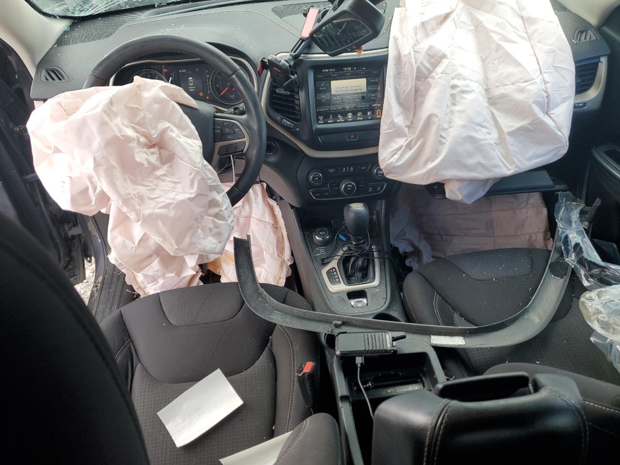 2015 Jeep Cherokee Latitude VIN: 1C4PJMCS2FW564528 Lot: 71166165