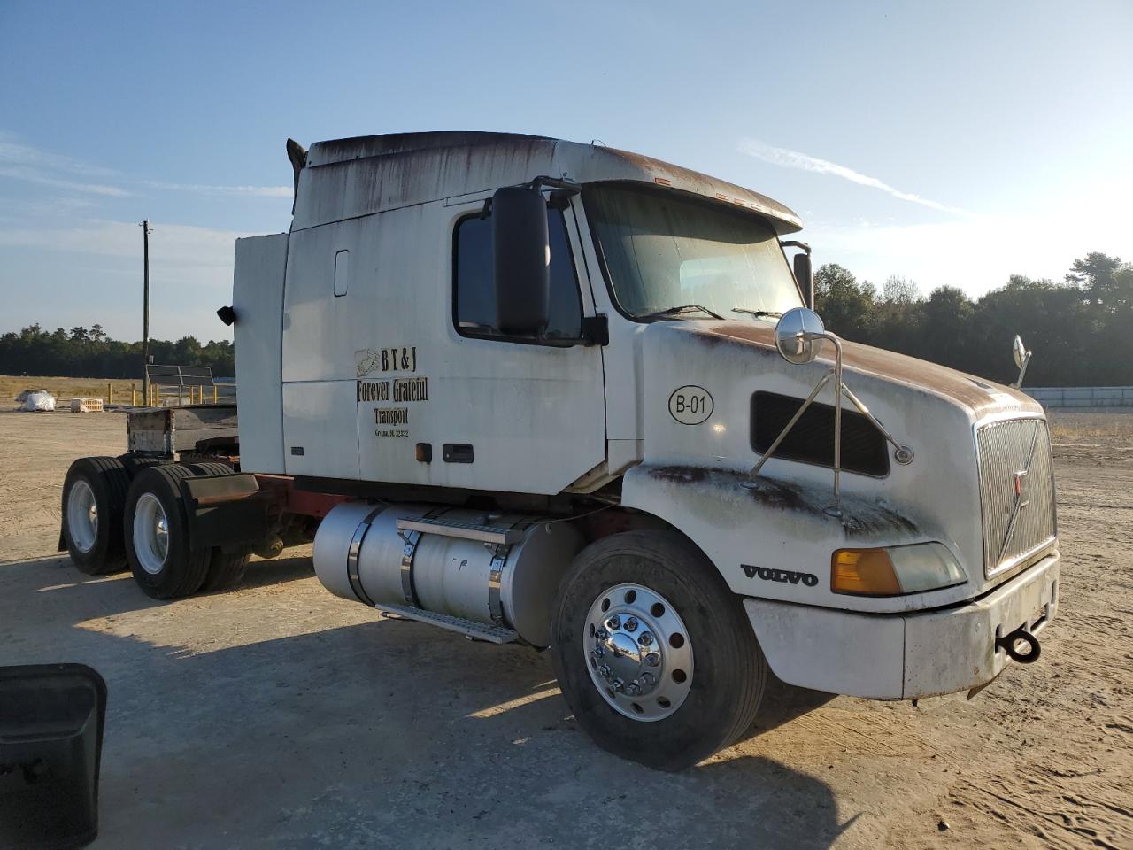 2002 Volvo Vnm Semi Truck