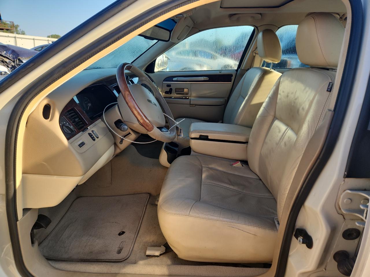 2006 Lincoln Town Car Signature Limited VIN: 1LNHM82V86Y617666 Lot: 83872875