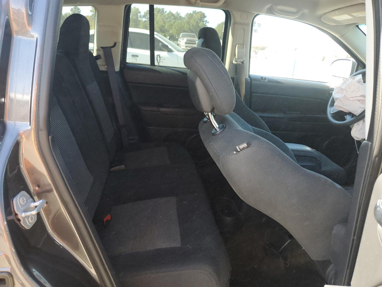 2017 Jeep Compass Sport VIN: 1C4NJDBB4HD144079 Lot: 82115265