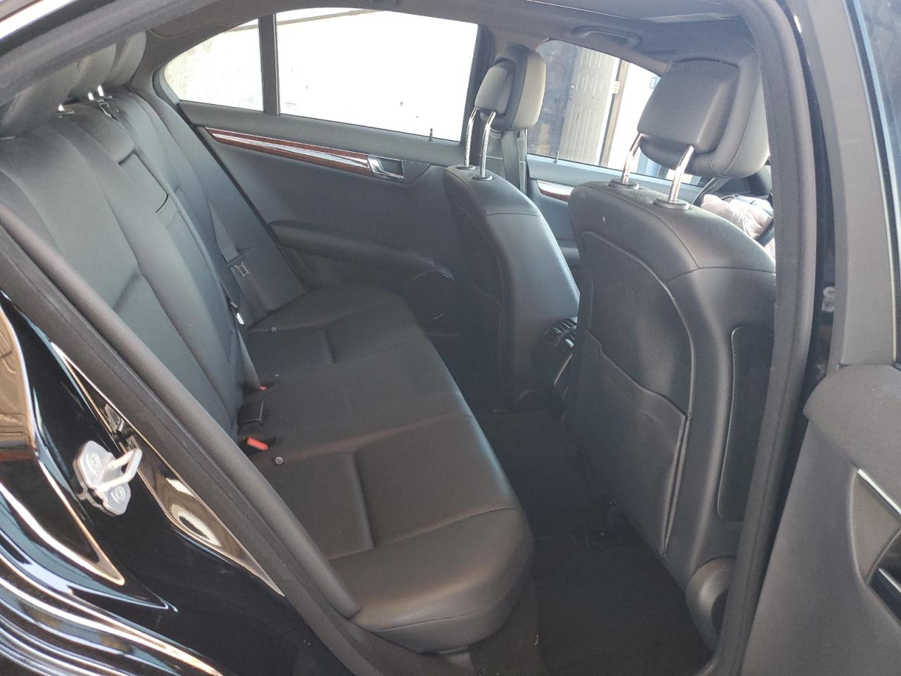 2011 Mercedes-Benz C 300 VIN: WDDGF5EB8BR180692 Lot: 80795485