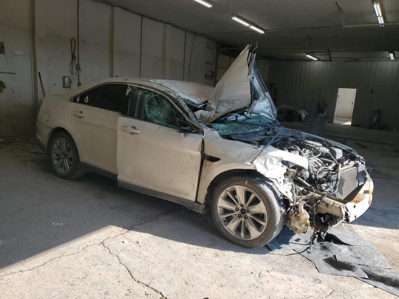 2010 Ford Taurus Limited VIN: 1FAHP2FW7AG142317 Lot: 94220655