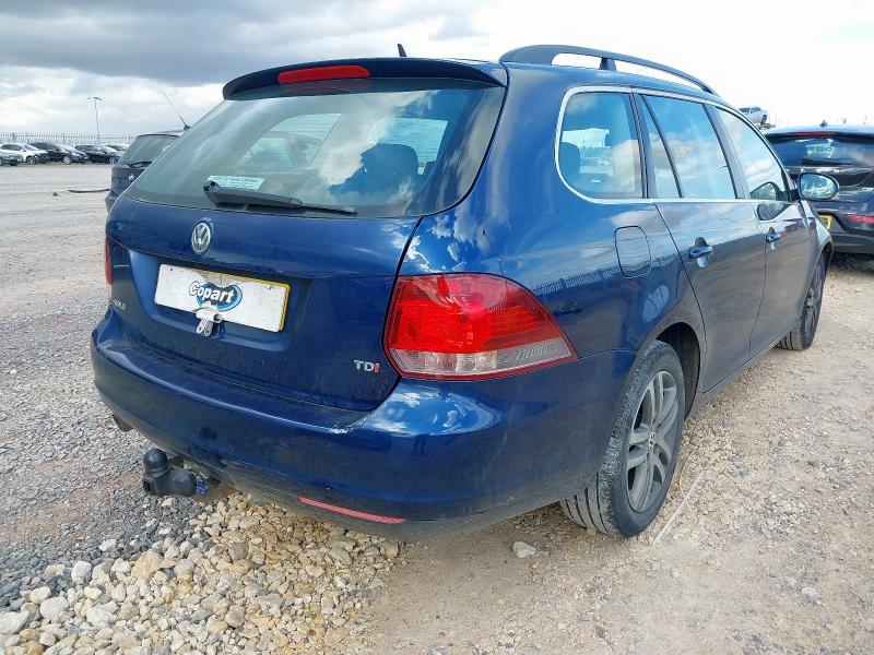 2011 VOLKSWAGEN GOLF SE
