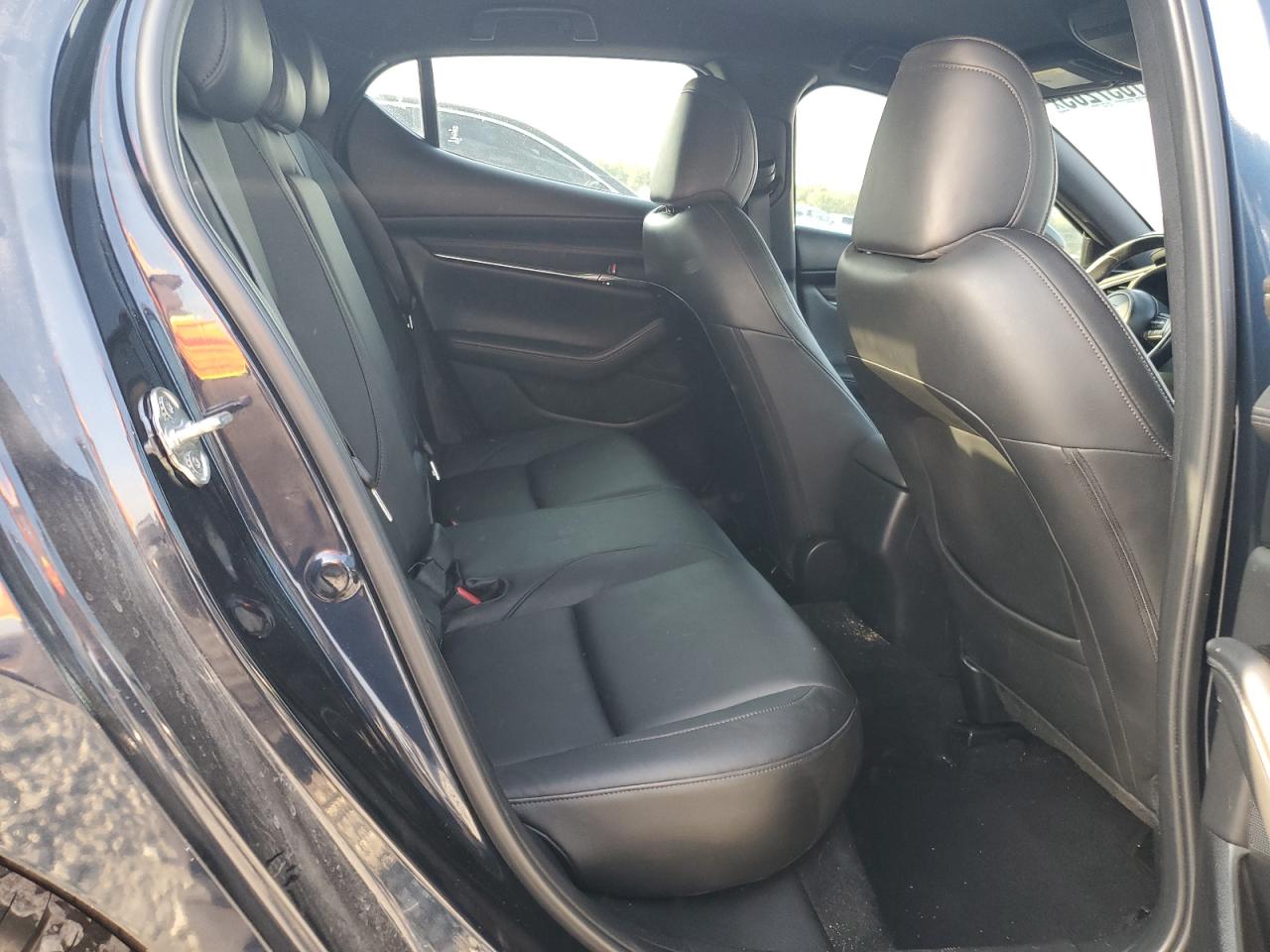 2019 Mazda 3 Preferred VIN: JM1BPAMM3K1140001 Lot: 81037205