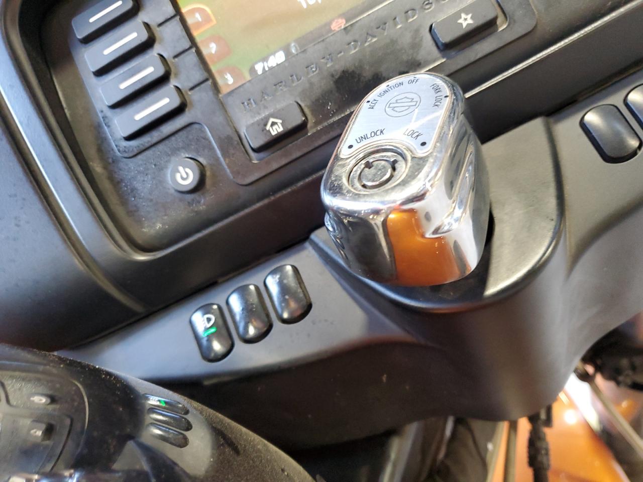 2015 Harley-Davidson Flhtcu Ultra Classic Electra Glide VIN: 1HD1FCM11FB688500 Lot: 83839325