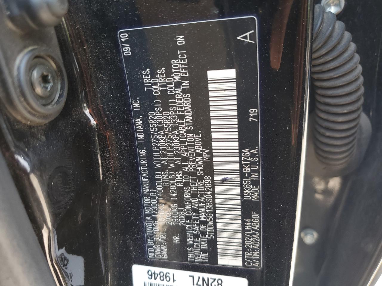 2011 Toyota Sequoia Platinum VIN: 5TDDW5G13BS042898 Lot: 81441325