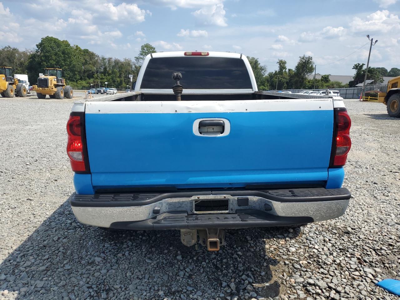 2005 Chevrolet Silverado K2500 Heavy Duty VIN: 1GCHK29UX5E139285 Lot: 80985595