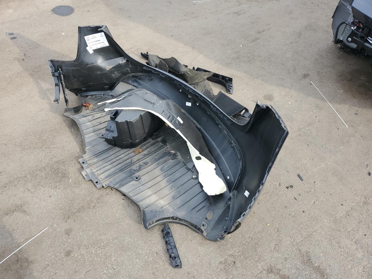 2024 Tesla Model Y VIN: 7SAYGDEE5RA231694 Lot: 82072665