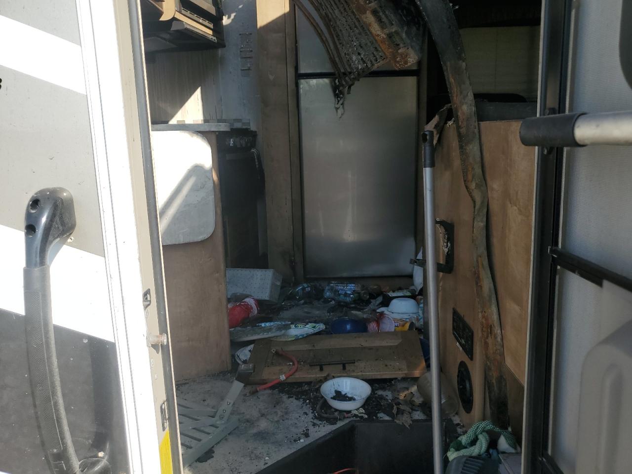 2019 Ford Econoline E450 Super Duty Cutaway Van VIN: 1FDXE4FS0KDC50605 Lot: 71422095