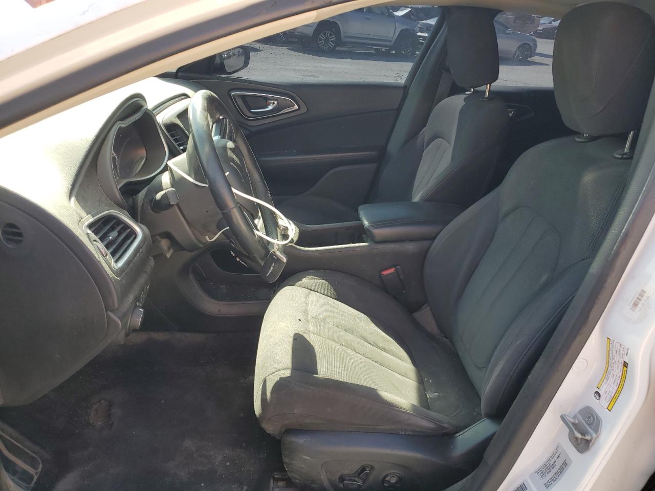 2015 Chrysler 200 Limited VIN: 1C3CCCAB7FN592325 Lot: 81493525