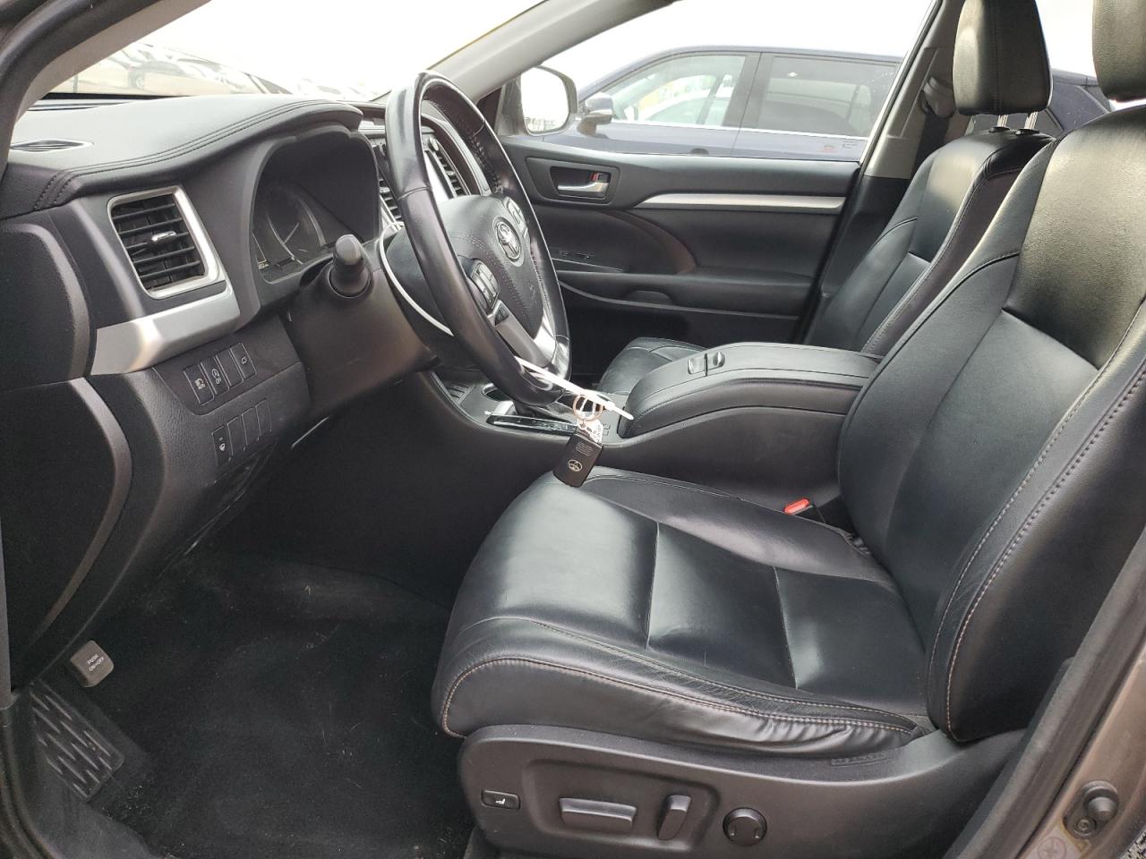 2018 Toyota Highlander Se VIN: 5TDJZRFH6JS828290 Lot: 81221695